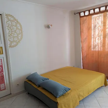 Charmant studio en plein cœur de Fréjus 2-4 personnes *